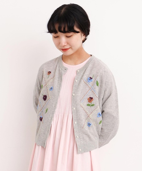 l'atelier du savon(アトリエドサボン)の「パンジーのお花 ハンド刺繍カーディガン(カーディガン/ボレロ・レディース・グレー/グリーン/イエロー・FREE)」の8枚目の写真