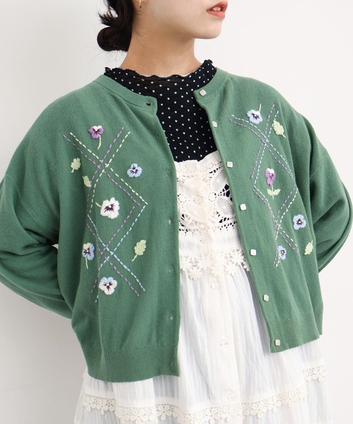 l'atelier du savon(アトリエドサボン)の「パンジーのお花 ハンド刺繍カーディガン(カーディガン/ボレロ・レディース・グレー/グリーン/イエロー・FREE)」の14枚目の写真