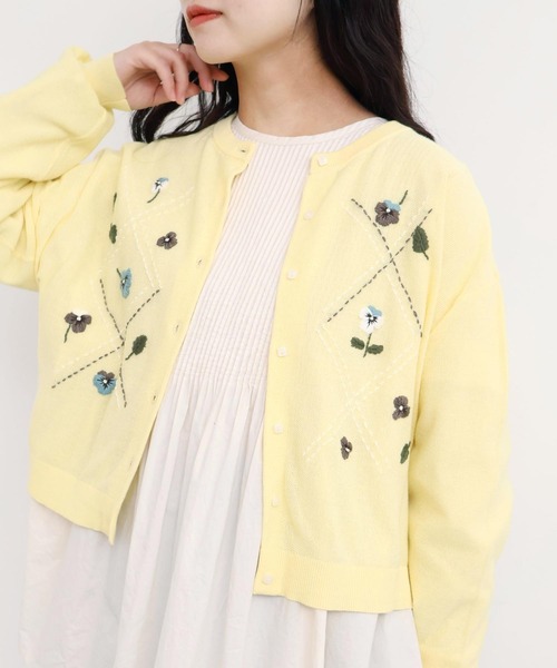 l'atelier du savon(アトリエドサボン)の「パンジーのお花 ハンド刺繍カーディガン(カーディガン/ボレロ・レディース・グレー/グリーン/イエロー・FREE)」の22枚目の写真