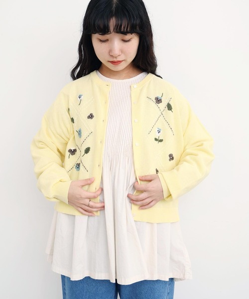 l'atelier du savon(アトリエドサボン)の「パンジーのお花 ハンド刺繍カーディガン(カーディガン/ボレロ・レディース・グレー/グリーン/イエロー・FREE)」の19枚目の写真