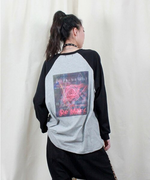 DEMARC(ドゥマーク)の「メンズレディースバックグラフィック配色ラグラン長袖Tシャツグレー(Tシャツ/カットソー・メンズ・その他・MEDIUM/LARGE)」の1枚目の写真