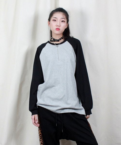 DEMARC(ドゥマーク)の「メンズレディースバックグラフィック配色ラグラン長袖Tシャツグレー(Tシャツ/カットソー・メンズ・その他・MEDIUM/LARGE)」の6枚目の写真