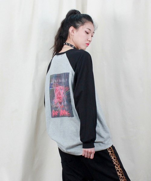 DEMARC(ドゥマーク)の「メンズレディースバックグラフィック配色ラグラン長袖Tシャツグレー(Tシャツ/カットソー・メンズ・その他・MEDIUM/LARGE)」の7枚目の写真