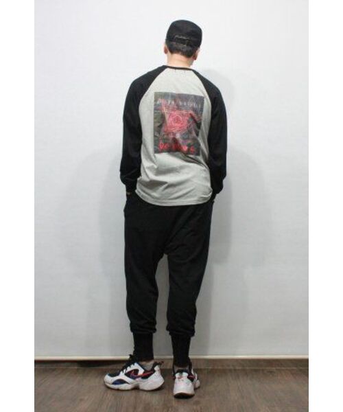 DEMARC(ドゥマーク)の「メンズレディースバックグラフィック配色ラグラン長袖Tシャツグレー(Tシャツ/カットソー・メンズ・その他・MEDIUM/LARGE)」の8枚目の写真