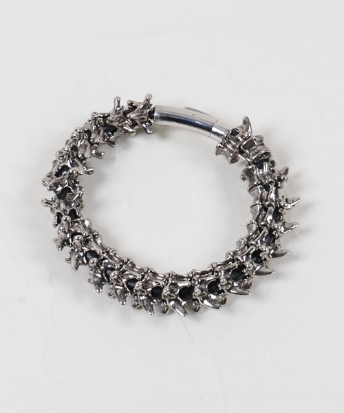 SPINNS(スピンズ)の「アンティークシルバーブレスレット/スケール/ユニセックス(ブレスレット・メンズ・シルバー・ONESIZE)」の1枚目の写真