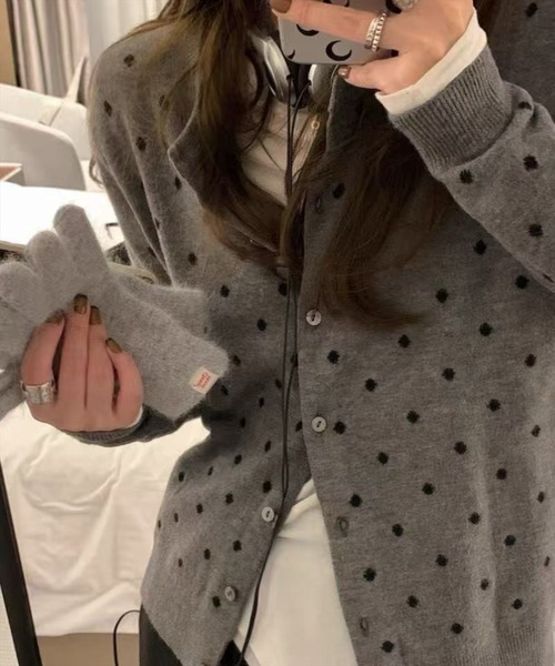 STAY MOTION（ステイモーション）の「【WEB限定】ドット柄ニットカーディガン［韓国ファッション ガーリー レトロ カジュアル］≪新作≫（カーディガン/ボレロ・レディース・グレー/ブラック・F）」の2枚目の写真