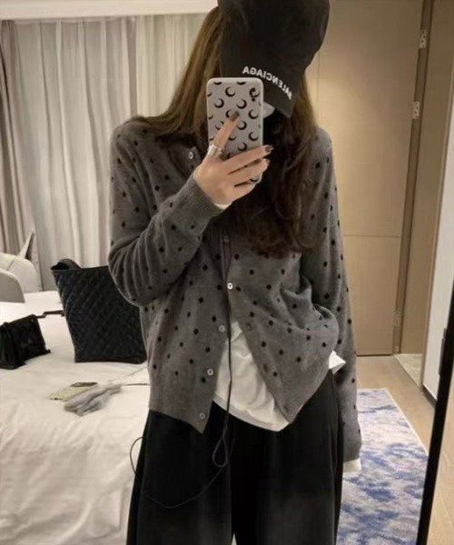 STAY MOTION（ステイモーション）の「【WEB限定】ドット柄ニットカーディガン［韓国ファッション ガーリー レトロ カジュアル］≪新作≫（カーディガン/ボレロ・レディース・グレー/ブラック・F）」の7枚目の写真
