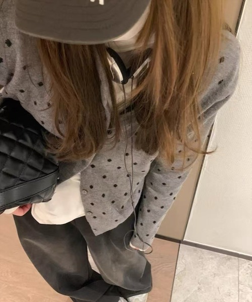 STAY MOTION（ステイモーション）の「【WEB限定】ドット柄ニットカーディガン［韓国ファッション ガーリー レトロ カジュアル］≪新作≫（カーディガン/ボレロ・レディース・グレー/ブラック・F）」の6枚目の写真