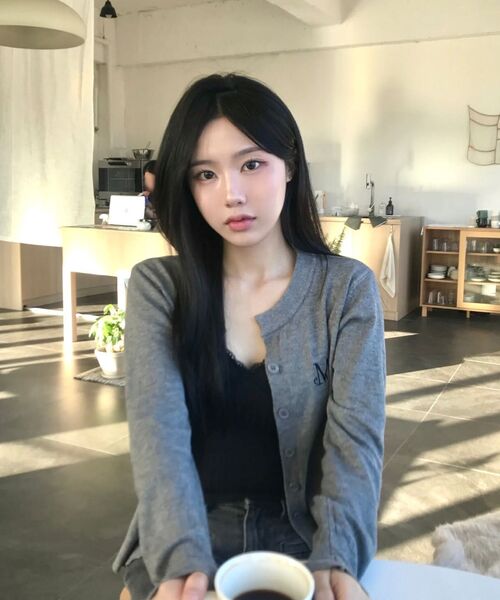 MUCENT(ムセント)の「マレ7ボタンクロップヘンリーネックカーディガン(8カラー)(カーディガン/ボレロ・レディース・ブラック/ピンク/ベージュ/アイボリー/ネイビー/レッド/グレー・FREE)」の18枚目の写真