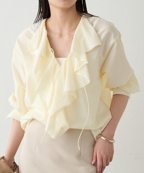 LOUNGEDRESS(ラウンジドレス)の「フリルカラーブラウス(シャツ/ブラウス・レディース・オフホワイト/ネイビー/イエロー/ブルー・FREE)」の4枚目の写真