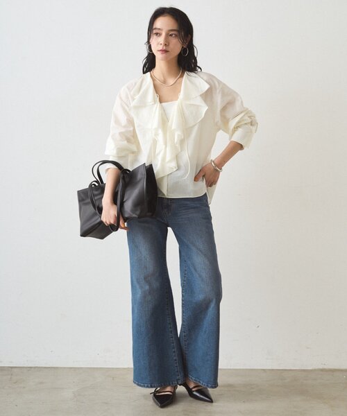 LOUNGEDRESS(ラウンジドレス)の「フリルカラーブラウス(シャツ/ブラウス・レディース・オフホワイト/ネイビー/イエロー/ブルー・FREE)」の7枚目の写真