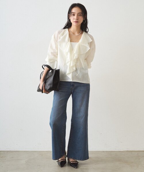 LOUNGEDRESS(ラウンジドレス)の「フリルカラーブラウス(シャツ/ブラウス・レディース・オフホワイト/ネイビー/イエロー/ブルー・FREE)」の8枚目の写真