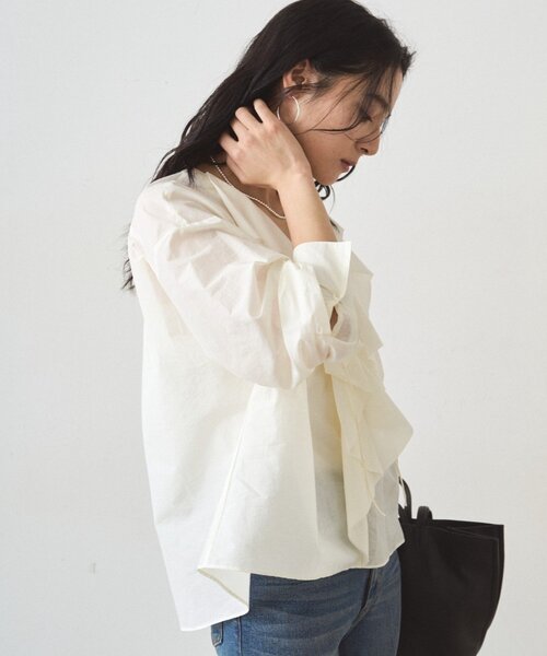 LOUNGEDRESS(ラウンジドレス)の「フリルカラーブラウス(シャツ/ブラウス・レディース・オフホワイト/ネイビー/イエロー/ブルー・FREE)」の21枚目の写真