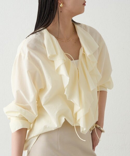 LOUNGEDRESS(ラウンジドレス)の「フリルカラーブラウス(シャツ/ブラウス・レディース・オフホワイト/ネイビー/イエロー/ブルー・FREE)」の12枚目の写真