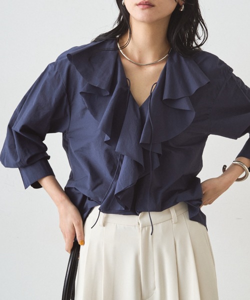 LOUNGEDRESS(ラウンジドレス)の「フリルカラーブラウス(シャツ/ブラウス・レディース・オフホワイト/ネイビー/イエロー/ブルー・FREE)」の3枚目の写真