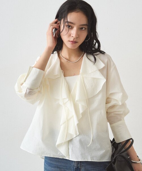 LOUNGEDRESS(ラウンジドレス)の「フリルカラーブラウス(シャツ/ブラウス・レディース・オフホワイト/ネイビー/イエロー/ブルー・FREE)」の6枚目の写真
