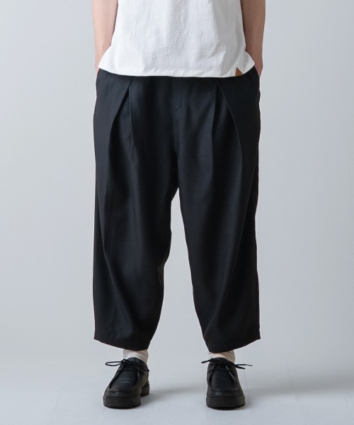 rehacer(レアセル)の「rehacer : Solotex Drape Flow Easy Pants / ソロテックスイ ドレープ フローイージー パンツ(その他パンツ・メンズ・ブラック/ベージュ・LARGE/MEDIUM/SMALL)」の1枚目の写真