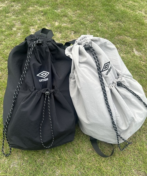 UMBRO(アンブロ)の「UMBRO/アンブロ 別注 ロゴ刺繍 2WAY バックパック&ワンショルダーバッグ ナイロン ドローコード ナップサック 男女兼用(バックパック/リュック・メンズ・ブラック/グレー・FREE)」の14枚目の写真