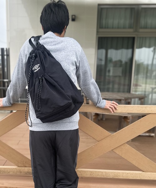UMBRO(アンブロ)の「UMBRO/アンブロ 別注 ロゴ刺繍 2WAY バックパック&ワンショルダーバッグ ナイロン ドローコード ナップサック 男女兼用(バックパック/リュック・メンズ・ブラック/グレー・FREE)」の20枚目の写真
