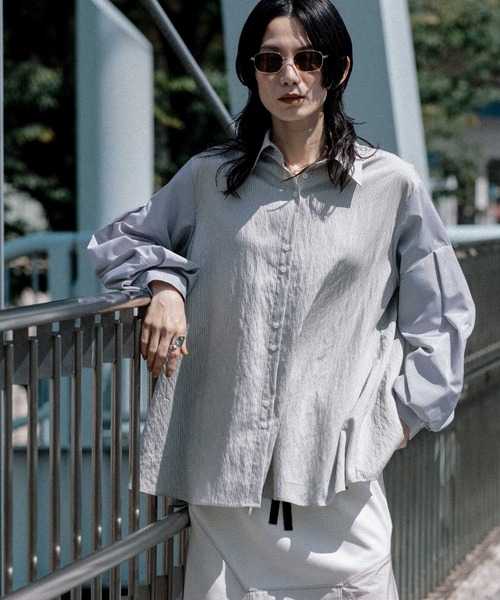 MARECHAL TERRE(マルシャルテル)の「ルーズデザインシャツ(シャツ/ブラウス・レディース・ネイビー/ベージュ/ホワイト/グレー・MEDIUM)」の3枚目の写真