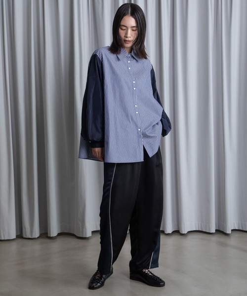 MARECHAL TERRE(マルシャルテル)の「ルーズデザインシャツ(シャツ/ブラウス・レディース・ネイビー/ベージュ/ホワイト/グレー・MEDIUM)」の9枚目の写真