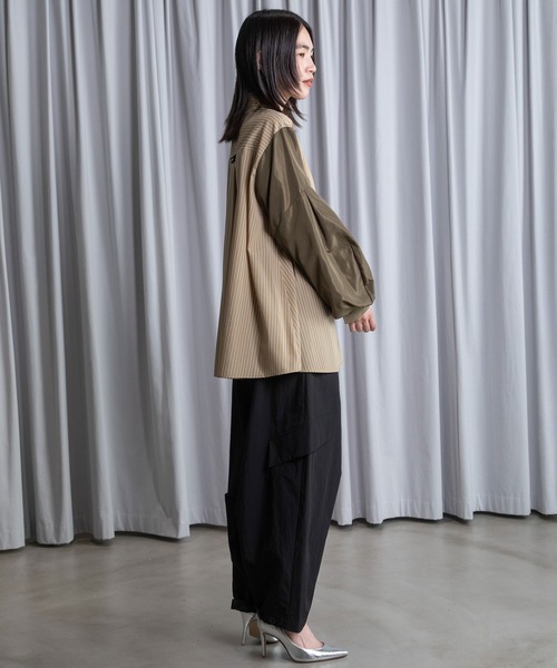 MARECHAL TERRE(マルシャルテル)の「ルーズデザインシャツ(シャツ/ブラウス・レディース・ネイビー/ベージュ/ホワイト/グレー・MEDIUM)」の13枚目の写真