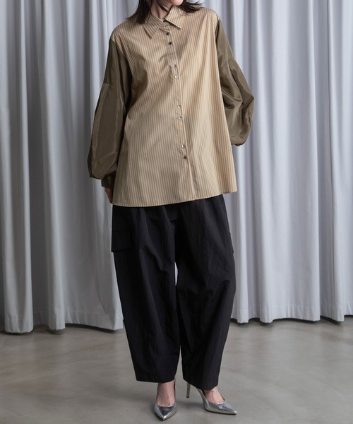 MARECHAL TERRE(マルシャルテル)の「ルーズデザインシャツ(シャツ/ブラウス・レディース・ネイビー/ベージュ/ホワイト/グレー・MEDIUM)」の14枚目の写真