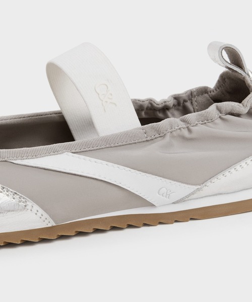 CHARLES & KEITH（チャールズ & キース）の「Jace ジェイス レザーメリージェーンスニーカー（スニーカー・レディース・ホワイト/シルバー・23cm/23.5cm/24.5cm/25cm）」の11枚目の写真