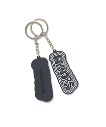 WKNDRS（ウィーキャンドース）の「OUTLINED LOGO KEYRING (BLACK)（キーケース/キーアクセサリー）」