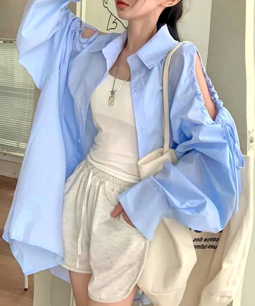 SHEENA(シーナ)の「オープンショルダードロストオーバーサイズシャツ(シャツ/ブラウス・レディース・ブルー/ホワイト・M)」の2枚目の写真