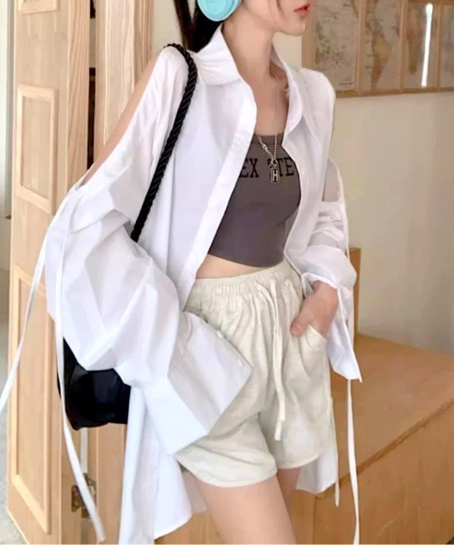 SHEENA(シーナ)の「オープンショルダードロストオーバーサイズシャツ(シャツ/ブラウス・レディース・ブルー/ホワイト・M)」の3枚目の写真