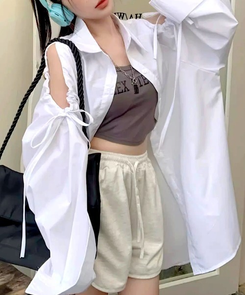 SHEENA(シーナ)の「オープンショルダードロストオーバーサイズシャツ(シャツ/ブラウス・レディース・ブルー/ホワイト・M)」の11枚目の写真