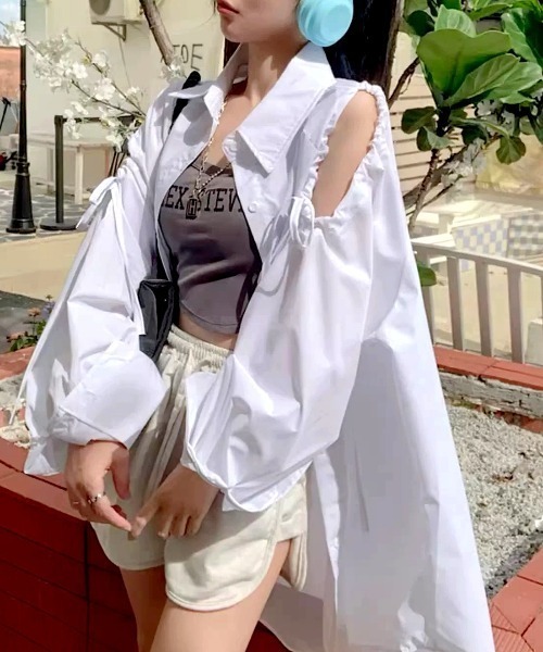 SHEENA(シーナ)の「オープンショルダードロストオーバーサイズシャツ(シャツ/ブラウス・レディース・ブルー/ホワイト・M)」の18枚目の写真