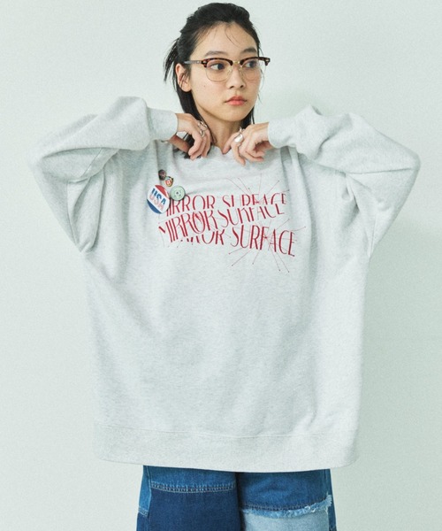 MIRROR STOKE(ミラーストーク)の「【ZOZO限定】FLOWER GRAPHIC SWEAT SHIRT/フラワーグラフィックスウェットシャツ(スウェット・レディース・ネイビー/アイボリー/ライトイエロー・MEDIUM)」の7枚目の写真