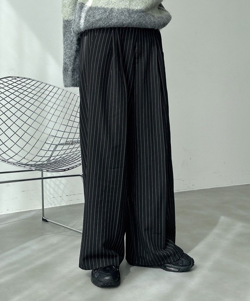 UNDERSTATEMENTs(アンダーステイトメント)の「【ユニセックス】アソートイージーワイドスラックス/ストライプ/チェック(スラックス・メンズ・ブラウン系その他3/アイボリー/グレー系その他/ネイビー系/ブラウン系その他2/チャコールグレー/ブラック系その他/ブルー系その他/グリーン系その他/グレー系その他2/ネイビー/モカ/ブラック/ホワイト系その他・SMALL/MEDIUM/X-SMALL/X-LARGE/LARGE)」の1枚目の写真