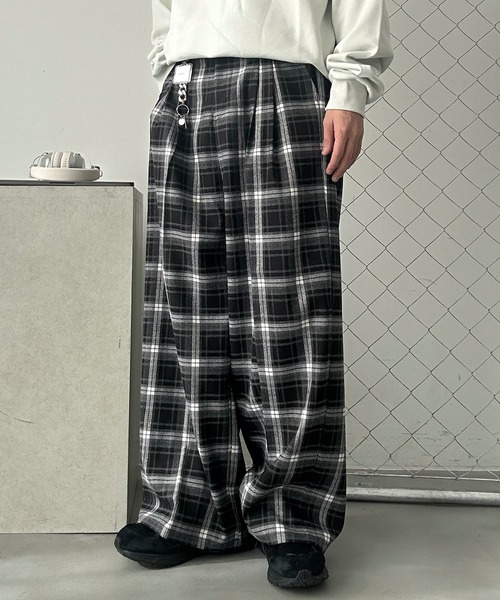 UNDERSTATEMENTs(アンダーステイトメント)の「【ユニセックス】アソートイージーワイドスラックス/ストライプ/チェック(スラックス・メンズ・ブラウン系その他3/アイボリー/グレー系その他/ネイビー系/ブラウン系その他2/チャコールグレー/ブラック系その他/ブルー系その他/グリーン系その他/グレー系その他2/ネイビー/モカ/ブラック/ホワイト系その他/ブラック系その他3/ブラック系その他2/ブラウン系その他4/ブラウン系その他5/カーキブラウン/レッド系その他/ブルー/ブラック系その他4・SMALL/MEDIUM/X-SMALL/X-LARGE/LARGE)」の6枚目の写真