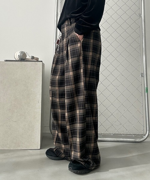 UNDERSTATEMENTs(アンダーステイトメント)の「【ユニセックス】アソートイージーワイドスラックス/ストライプ/チェック(スラックス・メンズ・ブラウン系その他3/アイボリー/グレー系その他/ネイビー系/ブラウン系その他2/チャコールグレー/ブラック系その他/ブルー系その他/グリーン系その他/グレー系その他2/ネイビー/モカ/ブラック/ホワイト系その他/ブラック系その他3/ブラック系その他2/ブラウン系その他4/ブラウン系その他5/カーキブラウン/レッド系その他/ブルー/ブラック系その他4・SMALL/MEDIUM/X-SMALL/X-LARGE/LARGE)」の7枚目の写真