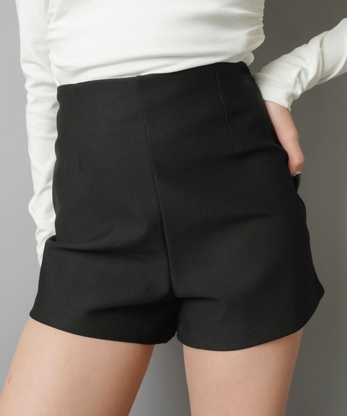 SPINNS(スピンズ)の「ピタッと盛れる★大人ミニショーパン(その他パンツ・レディース・ブラック・ONESIZE)」の4枚目の写真