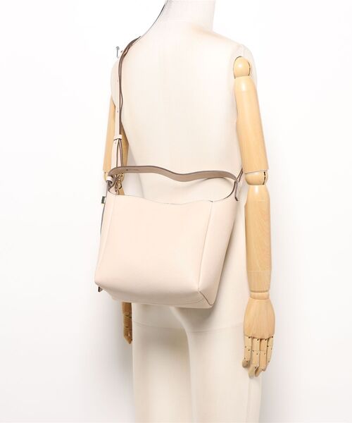 LORISTELLA(ロリステッラ)の「【LORISTELLA】スマートソフトバケットバッグ 肩掛けトート(Q66419)(トートバッグ・レディース・ライトベージュ・ALL)」の4枚目の写真