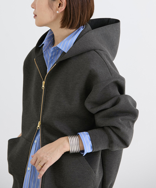 IENA(イエナ)の「《セットアップ対応》ダンボールニットフーディ(パーカー・レディース・チャコールグレー/ブラック系その他・FREE)」の2枚目の写真