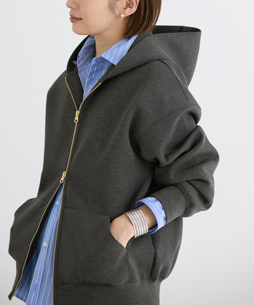 IENA(イエナ)の「《セットアップ対応》ダンボールニットフーディ(パーカー・レディース・チャコールグレー/ブラック系その他・FREE)」の5枚目の写真