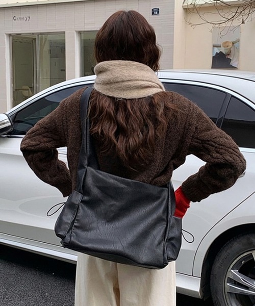 HEILIS(ヘイリス)の「ワンハンドルサイドポケットバッグ / ショルダーバッグ ボディバッグ A4 ペットボトル収納 ワンハンドル 通勤 通学 オフィスカジュアル 韓国 ノームコア シンプル ブラウン ブラック 茶 黒 無地 合皮 フェイクレザー(ハンドバッグ・レディース・ブラック/ブラウン・FREE)」の13枚目の写真