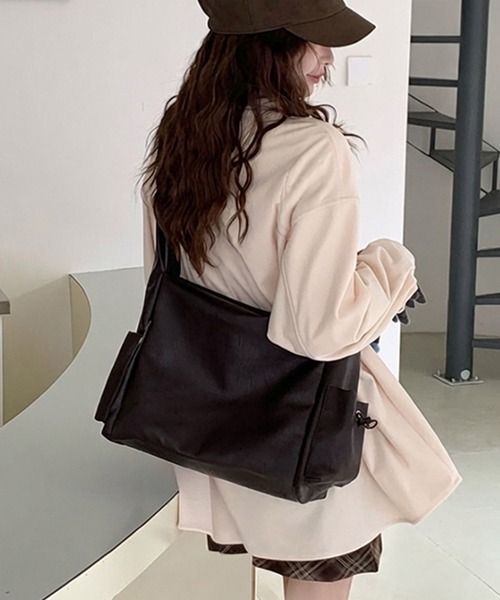 HEILIS(ヘイリス)の「ワンハンドルサイドポケットバッグ / ショルダーバッグ ボディバッグ A4 ペットボトル収納 ワンハンドル 通勤 通学 オフィスカジュアル 韓国 ノームコア シンプル ブラウン ブラック 茶 黒 無地 合皮 フェイクレザー(ハンドバッグ・レディース・ブラック/ブラウン・FREE)」の22枚目の写真