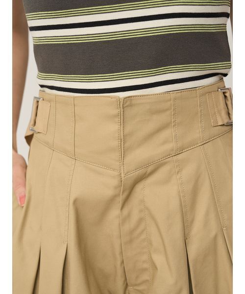 SNIDEL(スナイデル)の「バルーンサファリショートパンツ(その他パンツ・レディース・ベージュ/インディゴブルー/ホワイト・0/1)」の9枚目の写真