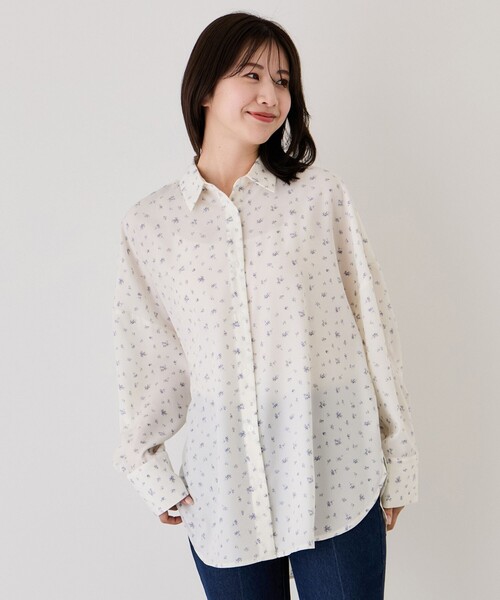 Jayro(ジャイロ)の「小花柄プリントブラウス(シャツ/ブラウス・レディース・ホワイト系その他2/ベージュ系その他・M)」の2枚目の写真