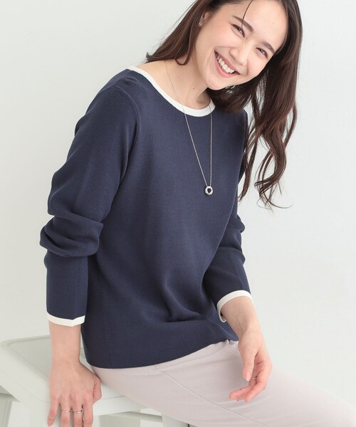 SHOO・LA・RUE（シューラルー）の「【洗濯機可/S-LL/アンサンブル可】すっきりと好印象 配色クルーネックニット（ニット/セーター・レディース・ライトグレー系4/ライトイエロー系5/ブルー系9/ネイビー系4・02/03/04/01）」の2枚目の写真