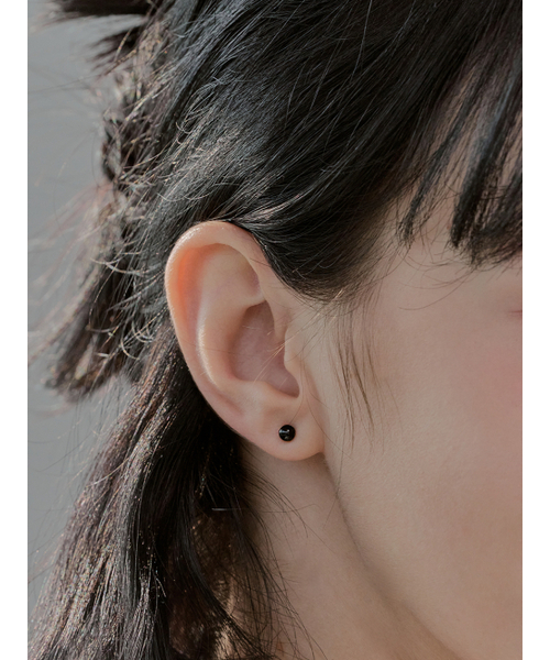 HEI（ヘイ）の「onyx ball earring (4mm/6mm)（ピアス（両耳用）・レディース・その他・4/6）」の2枚目の写真