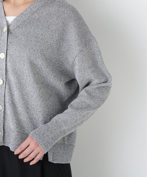 human woman（ヒューマンウーマン）の「◆ペーパーヤーンＶネックカーディガン（カーディガン/ボレロ・レディース・ネイビー/イエロー/グレー・MEDIUM）」の17枚目の写真