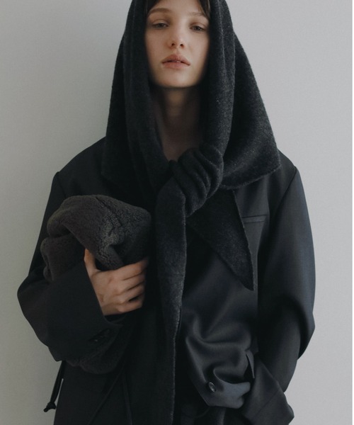 anuke（アンヌーク）の「Reversible Boa Bag（ハンドバッグ・レディース・アイボリー/チャコールグレー・FREE）」の4枚目の写真