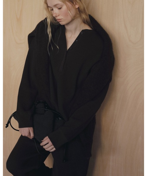 anuke（アンヌーク）の「Reversible Boa Bag（ハンドバッグ・レディース・アイボリー/チャコールグレー・FREE）」の6枚目の写真